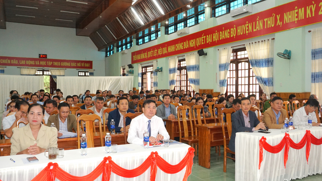 Huyện ủy Krông Bông phát động phong trào thi đua xây dựng “Chi bộ bốn tốt”, “Đảng bộ cơ sở bốn tốt”